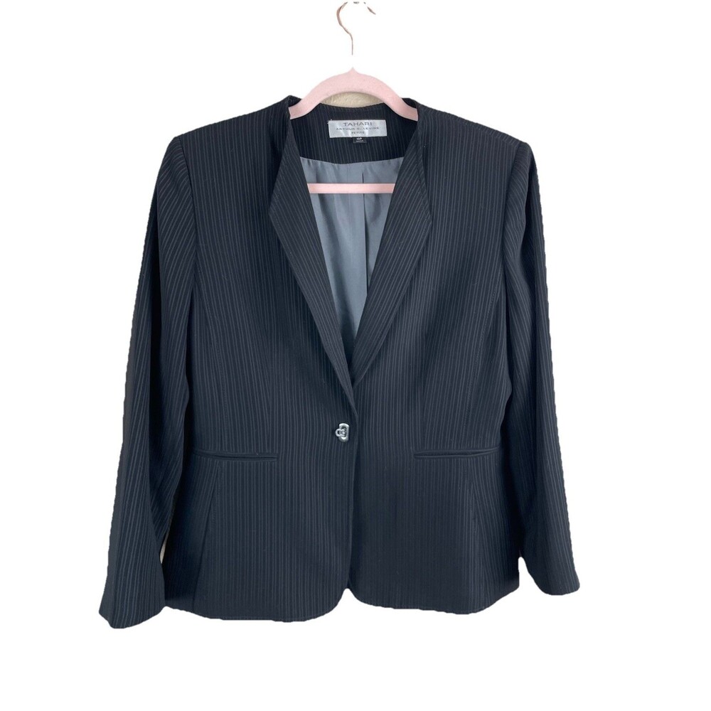 Tahari Arthur S. Levine Blazer Jacket 10P‎ Black PinStripe Barrell Clasp  Career